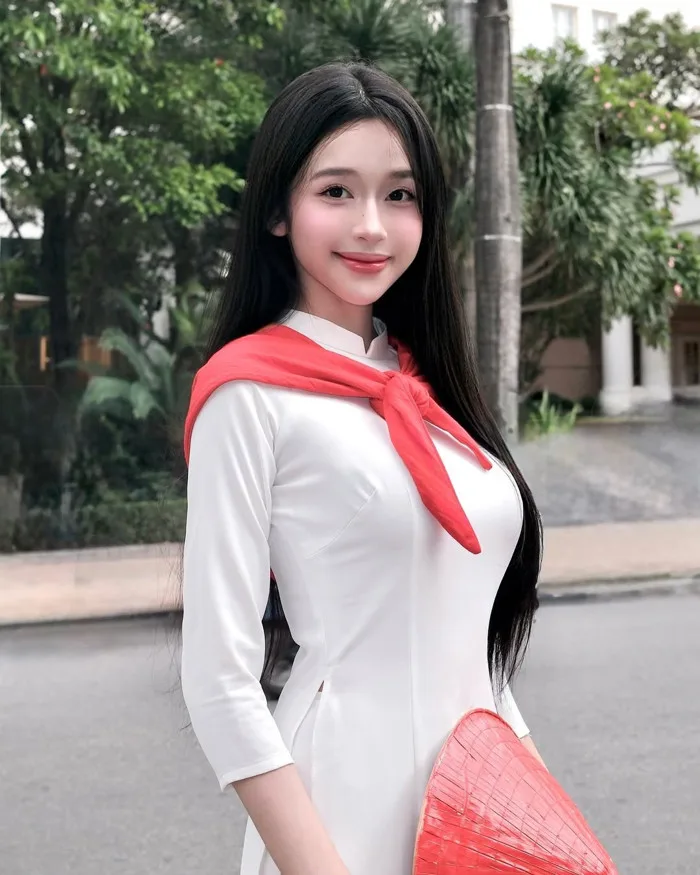 Những mỹ nhân Việt trong tà áo dài trắng chào mừng 2/9
