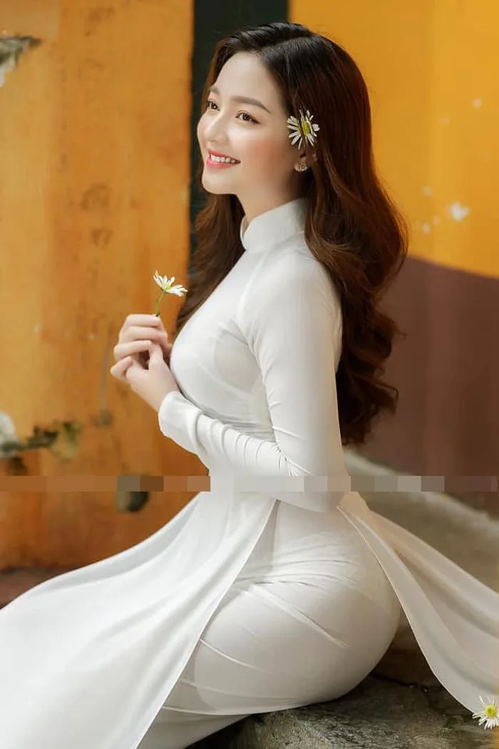 Loạt ảnh bikini nóng bỏng của cô gái mặc áo dài đẹp như Mai Phương Thúy |  Báo Dân trí