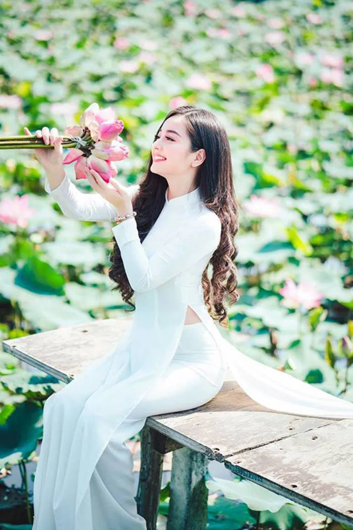 Hình ảnh cô gái mặc áo dài đẹp nhất Vẻ đẹp cổ điển và quyến rũ đến mê hồn -  Vĩnh Phát