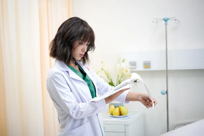 Ái Phương tung MV mới với hình ảnh nữ bác sĩ lạnh lùng, cuốn hút
