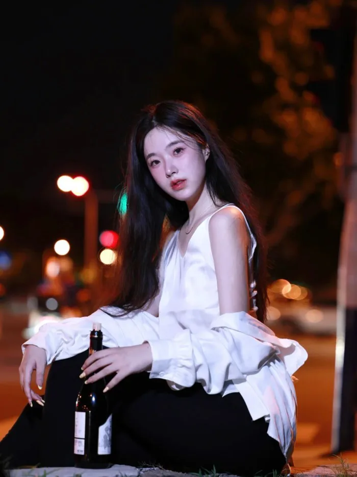 Bí kíp tạo dáng chụp ảnh ban đêm đủ chất sang - xịn - mịn