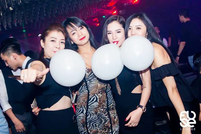 Bóng Cười thú chơi của những cô nàng quyến rũ | MUSICSHOW.VN