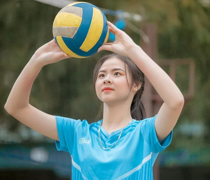 Hot girl' sân bóng vạn người mê: Ăn ngủ cùng trái bóng, tài năng  'đa-zi-năng'
