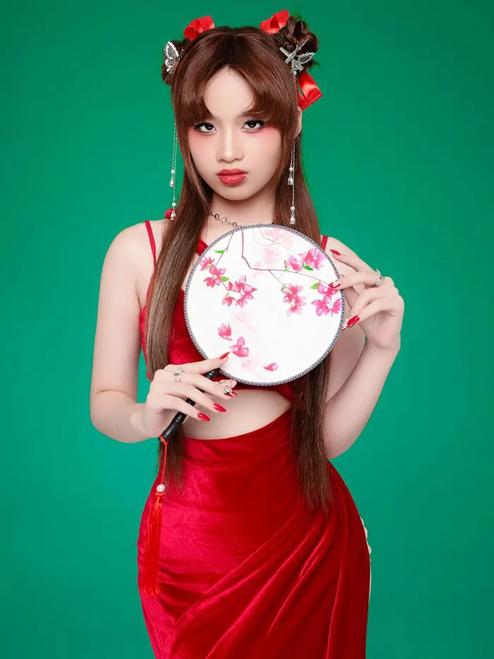 Nàng mẫu trẻ mang nét đẹp mùa Tết Á Đông vào ảnh thời trang