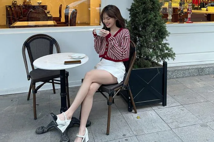 10 Cách Tạo Dáng Chụp Ảnh Ở Quán Cafe Chuẩn Trend