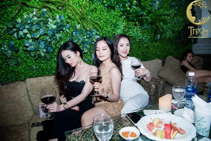 Quán cafe trai xinh gái đẹp