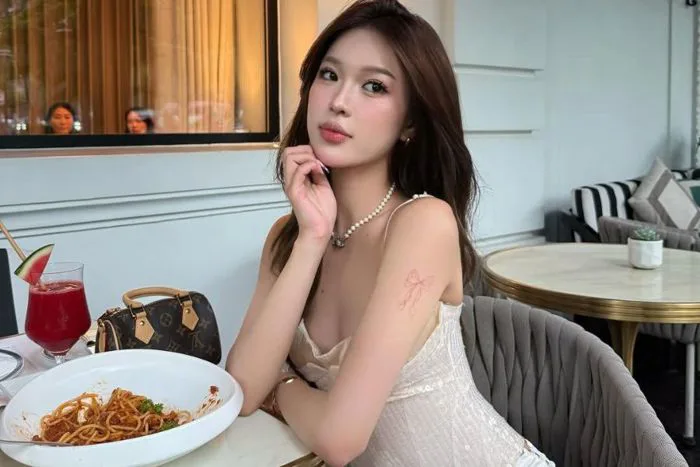 10 Cách Tạo Dáng Chụp Ảnh Ở Quán Cafe Chuẩn Trend