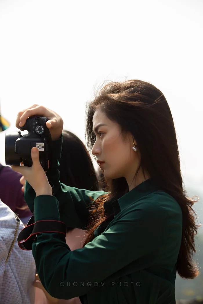 Đi du lịch bị chụp lén, cô gái Gia Lai khiến bao trái tim “tan chảy” vì  khoảnh khắc quá xinh đẹp