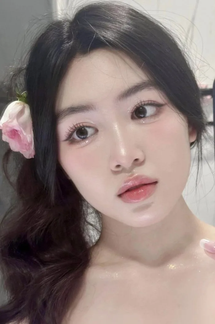 CĐM bấn loạn trước ảnh cận mặt của con gái Quyền Linh: Không lười tô vẽ dù  đẹp nghiêng nước nghiêng thành