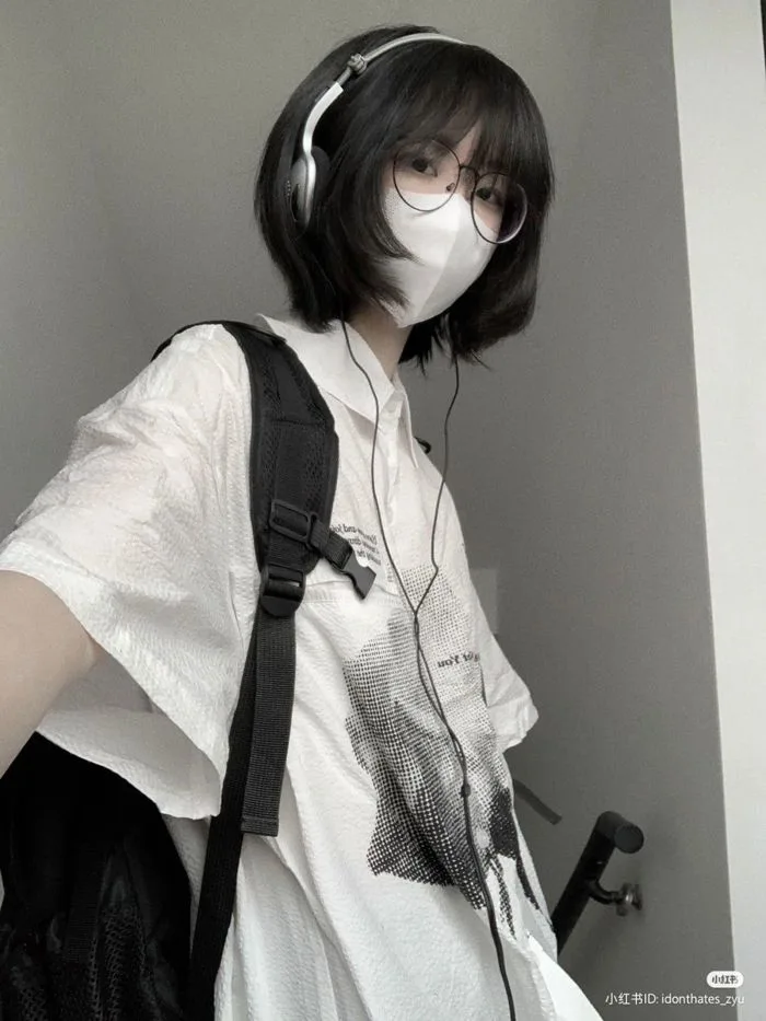 Ảnh Gái Xinh Tóc Ngắn Che Mặt Dễ Thương, Ngầu Cool