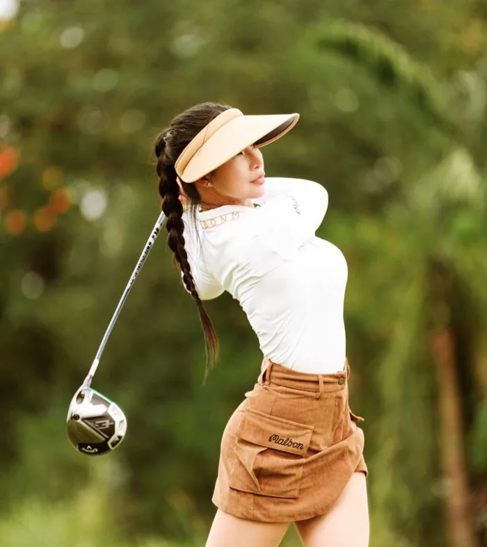 Hàng triệu người mải mê theo dõi một hot girl đánh golf, phải chăng bộ môn thể  thao sắp 