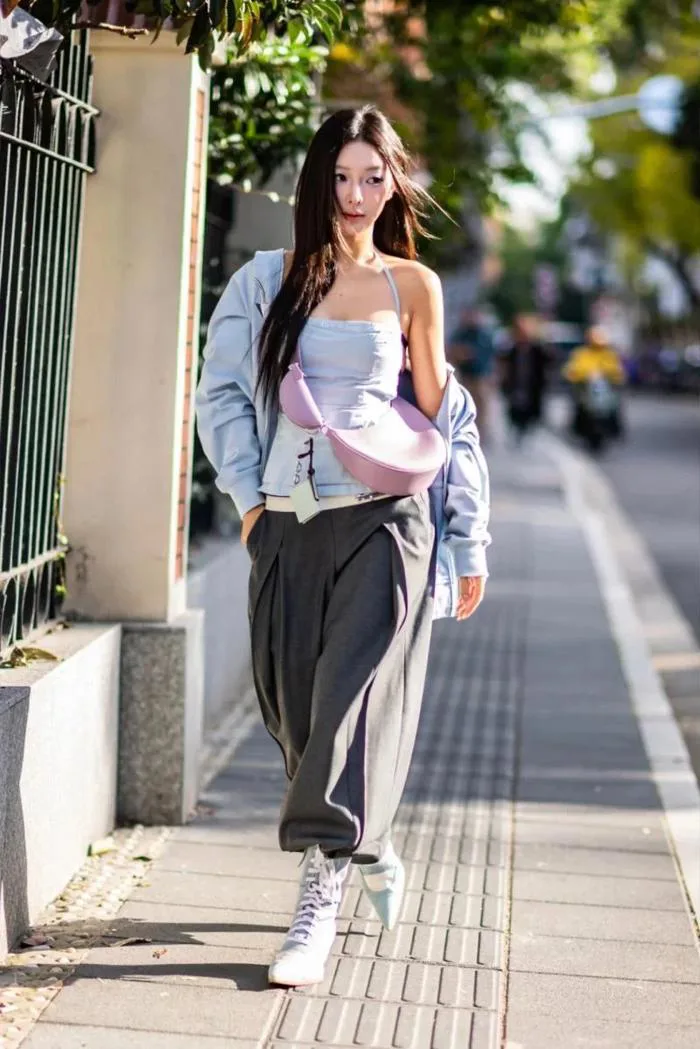 20+ Cách Tạo Dáng Chụp Ảnh Trên Đường Phố Chuẩn Fashionista