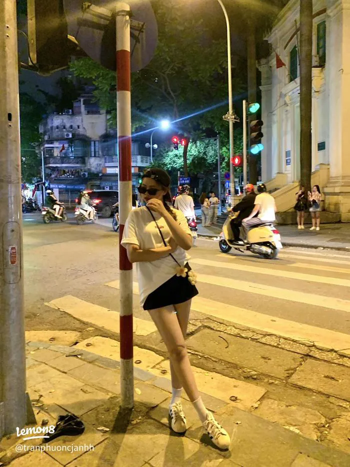 Cách pose dáng chụp ảnh gái xinh che mặt, đeo kính, mặt mộc cực cuốn ban đêm