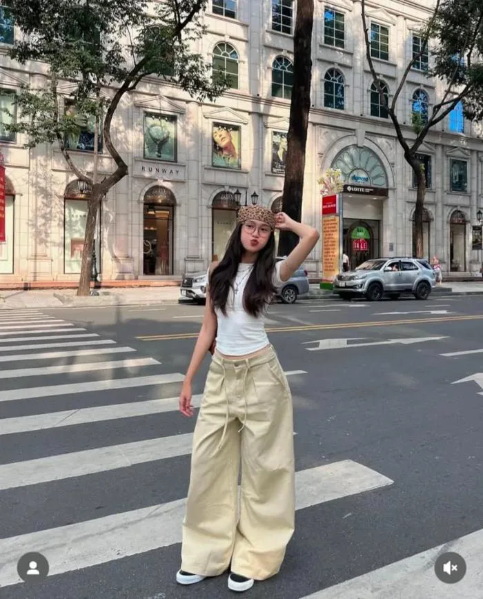 20+ Cách Tạo Dáng Chụp Ảnh Trên Đường Phố Chuẩn Fashionista