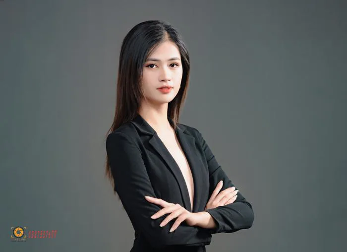 Tạo dáng chụp ảnh profile cho nữ: 30 tư thế đẹp dành cho doanh nhân và