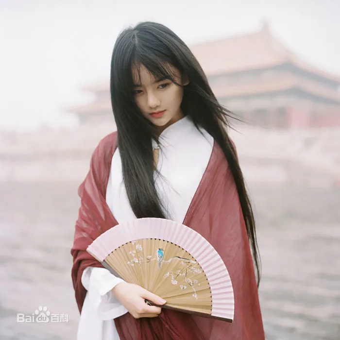 Nhan sắc vạn người mê của hot girl cổ trang số một Trung Quốc