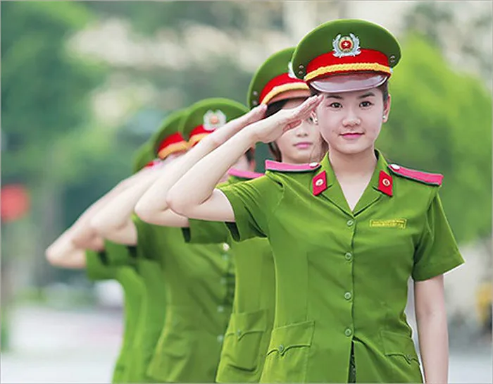 Những hình ảnh nữ công an xinh đẹp, mạnh mẽ, cá tính
