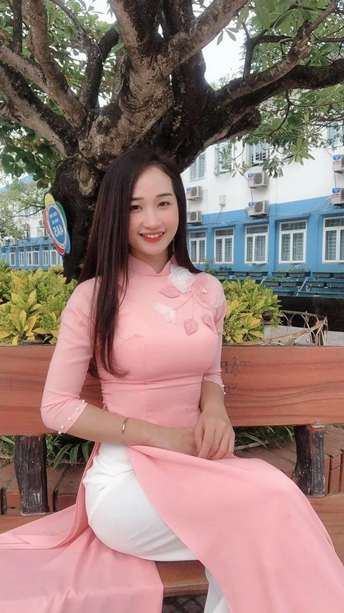 Cô giáo xinh như hot girl gây 