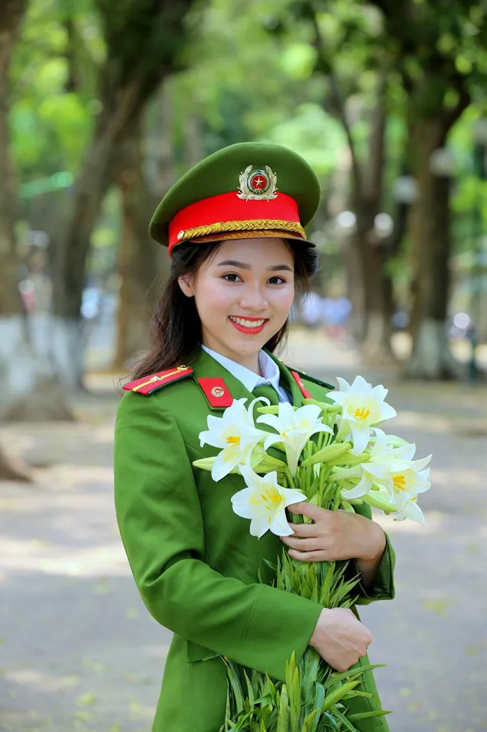 Hình ảnh nữ công an đẹp