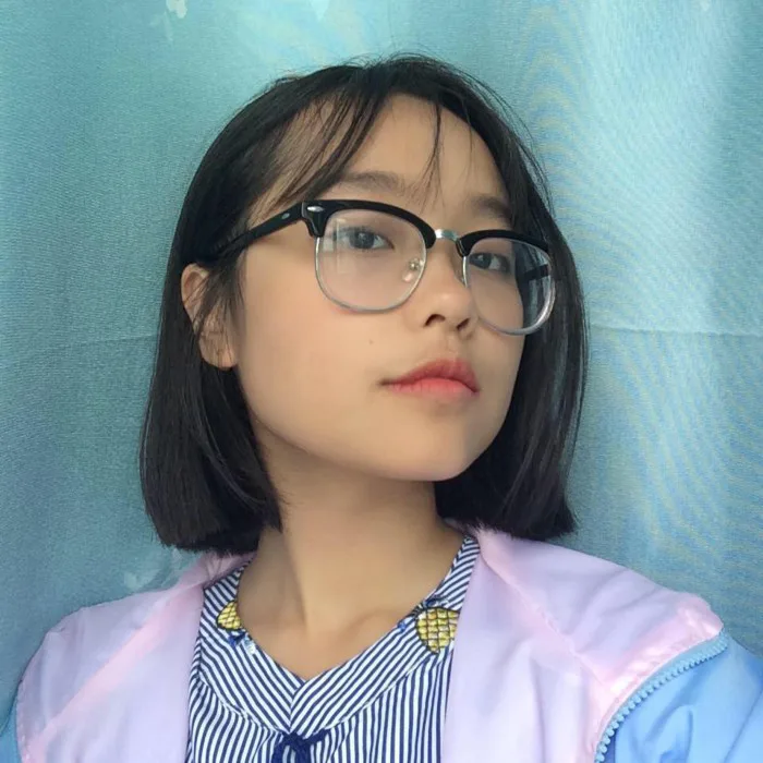 Phùng Ngọc Quỳnh Anh - Nữ sinh diễn sâu chuyện chép phạt bằng ảnh selfie