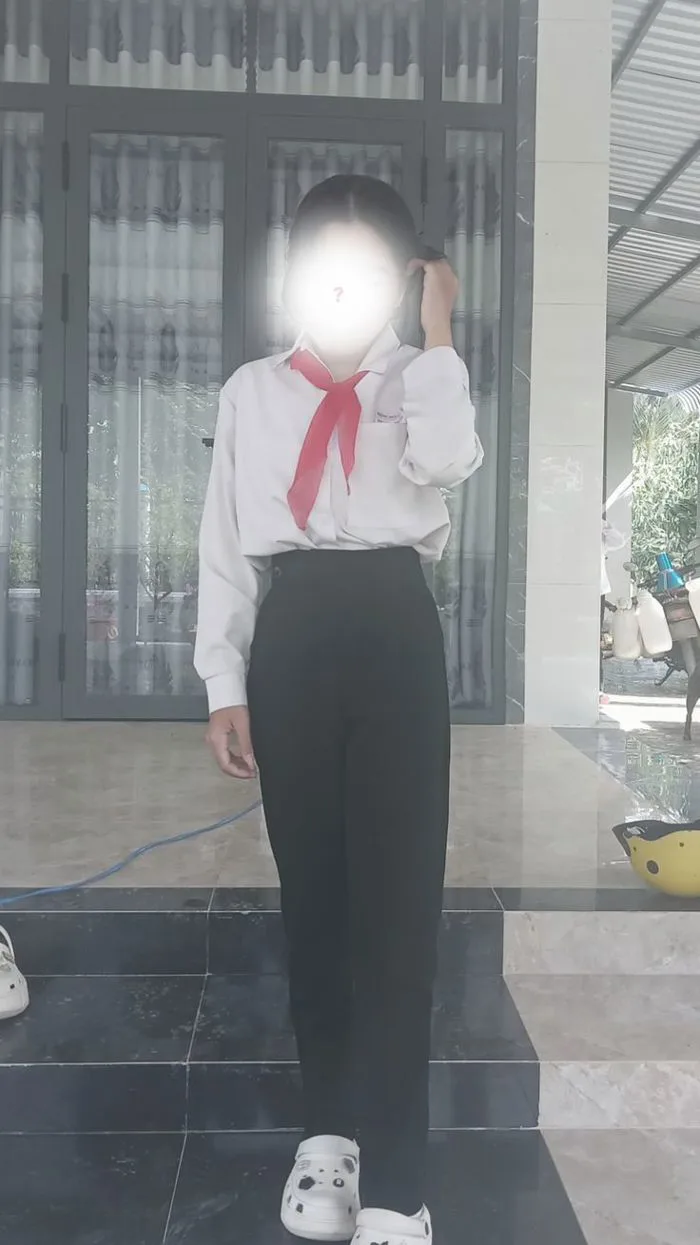 Ảnh nữ cấp 2 đi học