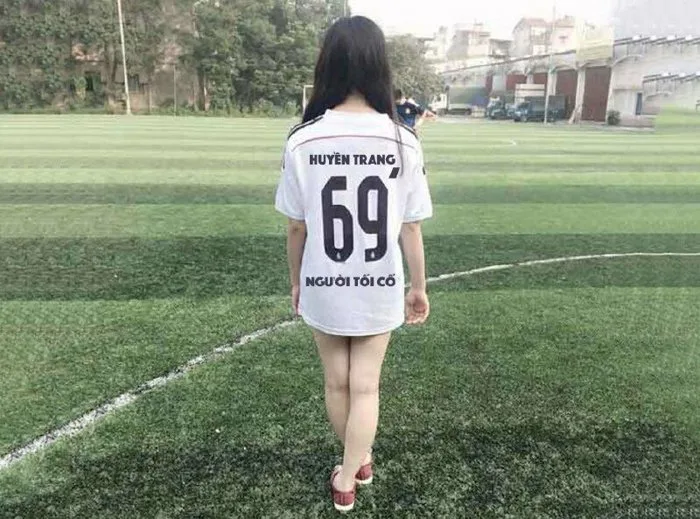 Top 101 hình ảnh con gái mặc áo bóng đá che mặt đẹp nhất