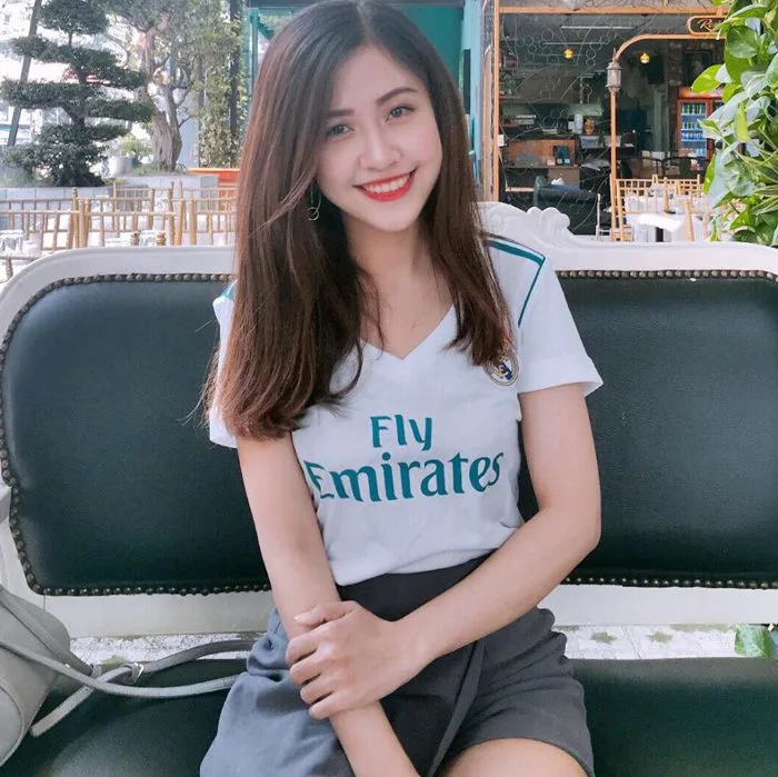 Nữ sinh fan Real Madrid xinh đẹp hút hồn bao trái tim yêu bóng đá - Cao  Đẳng FPT Polytechnic