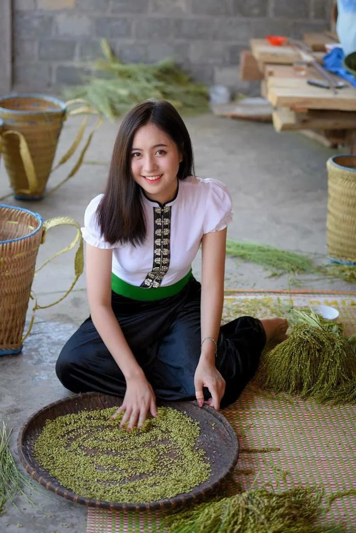 Thiếu nữ xinh đẹp mặc đồ dân tộc Thái ở Mù Cang Chải được tìm kiếm rần rần  | Báo Dân trí