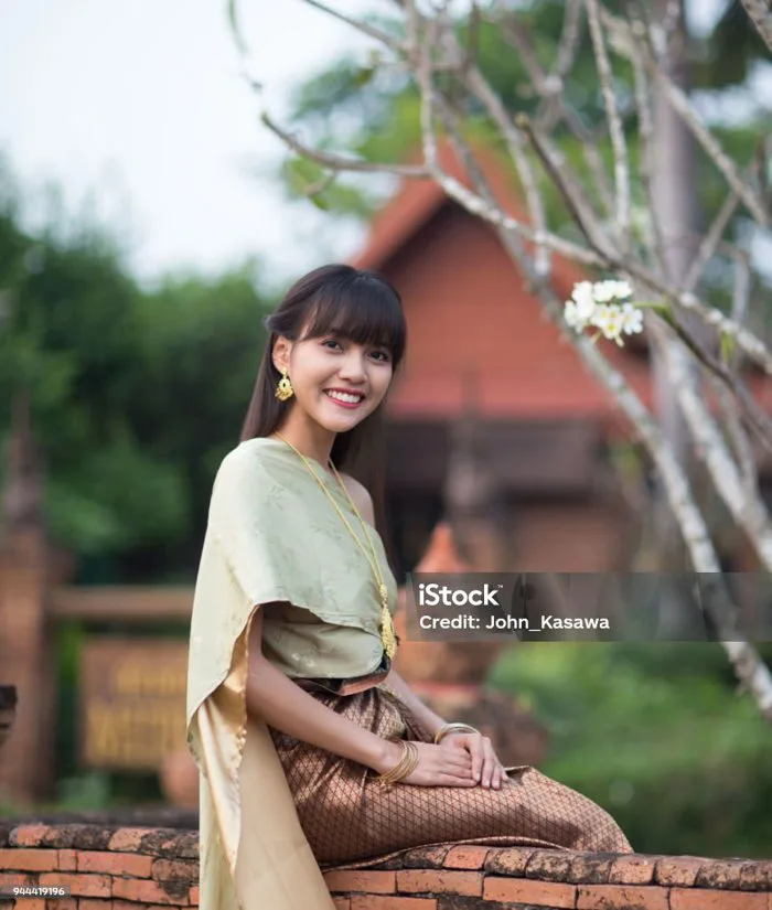 Cô Gái Trẻ Xinh Đẹp Thái Lan Với Trang Phục Phong Cách Thái Lan Ayutthaya  Thái Lan Hình ảnh Sẵn có - Tải xuống Hình ảnh Ngay bây giờ - iStock