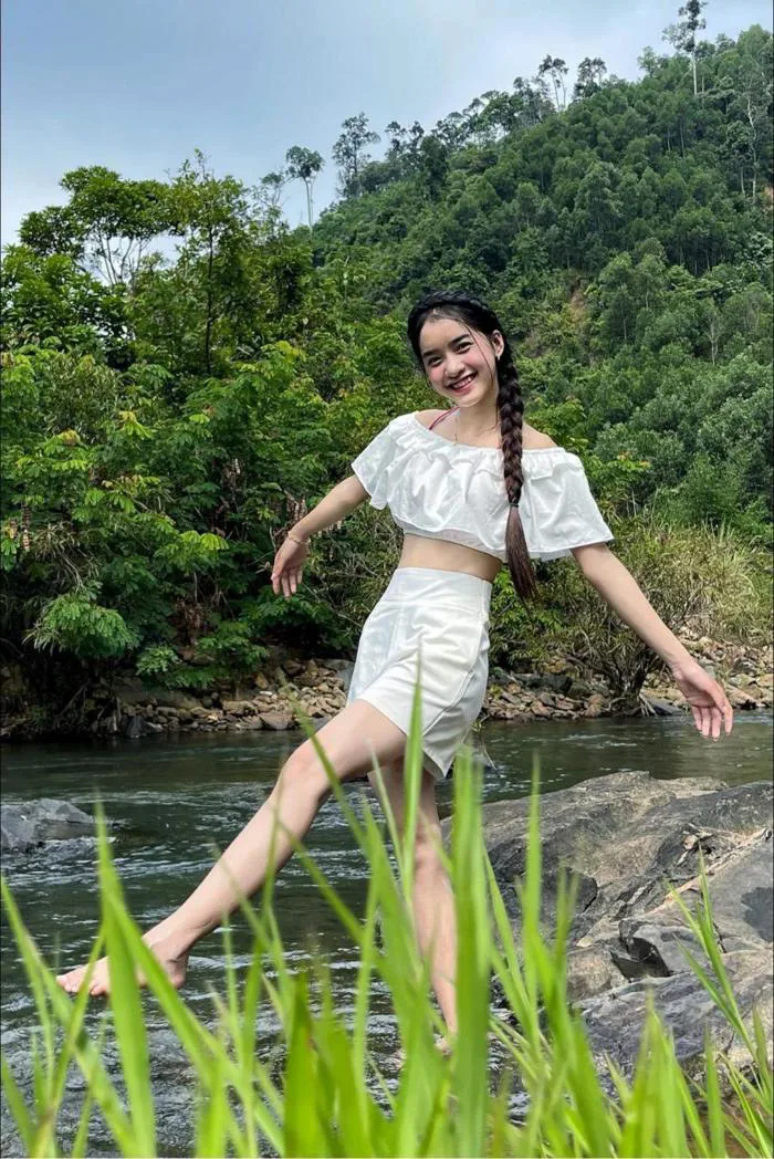 Cô sơn nữ dân tộc Ba Na vừa tròn 18 tuổi, nhan sắc chuẩn hot girl, vóc dáng  gợi cảm 'hớp hồn' cư dân mạng | Phụ Nữ & Gia Đình