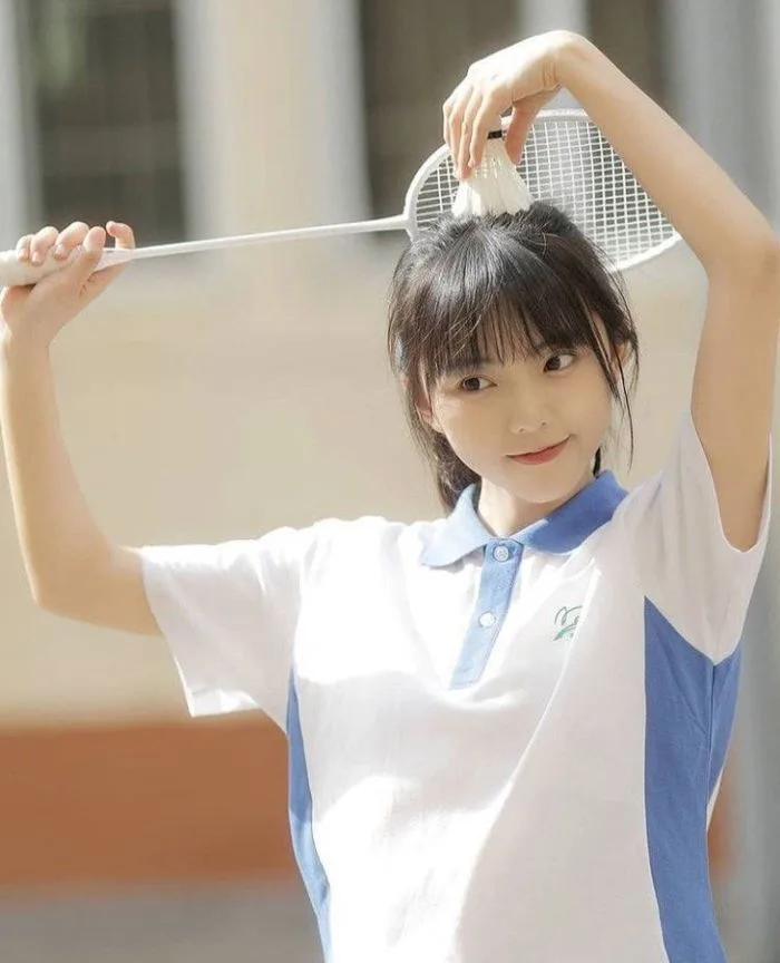 anh-gai-xinh-danh-cau-long-1