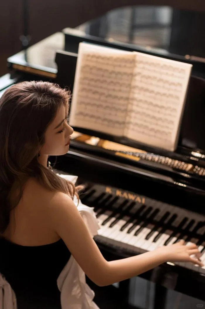 anh-gai-xinh-danh-piano-1