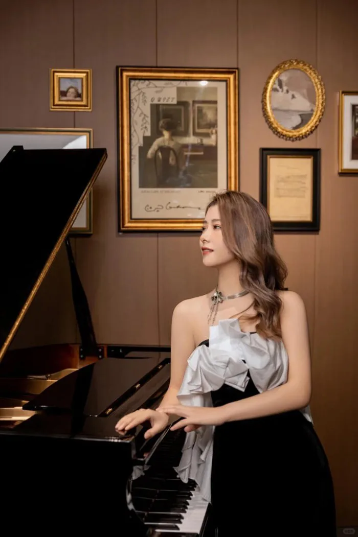 20+ cách chụp ảnh với piano lãng mạn, nghệ thuật và thu hút