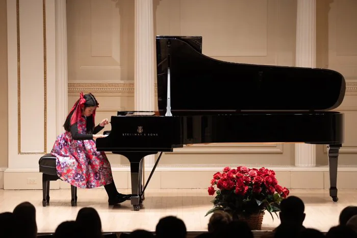 Bé gái Việt 10 tuổi mang tiếng đàn piano toả sáng ở New York, Mỹ