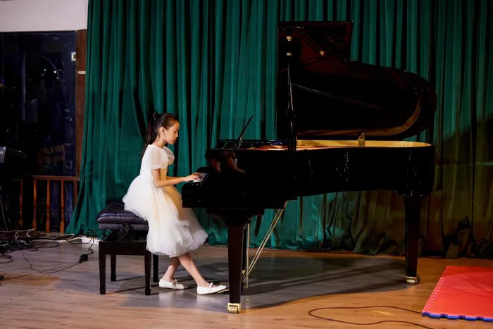 Không chỉ múa ballet, cưỡi ngựa xuất sắc, con gái Hà Kiều Anh còn 