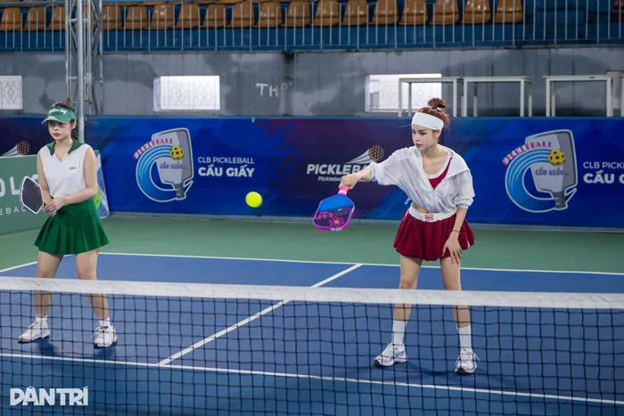 Những bóng hồng xinh đẹp trên sân pickleball ở Hà Nội | Báo Dân trí