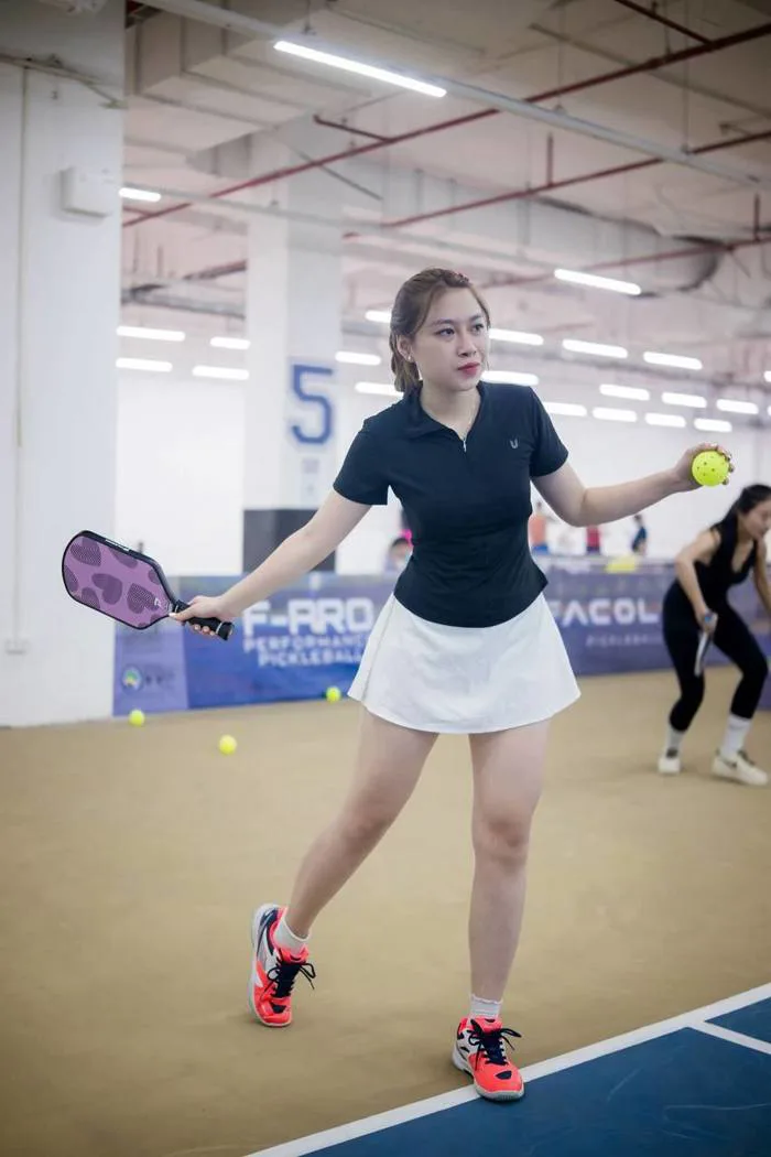 Hội gái xinh vẫn lên sân pickleball giữa bão thị phi: “Vui vẻ lên, ai mặc  gì kệ đi”