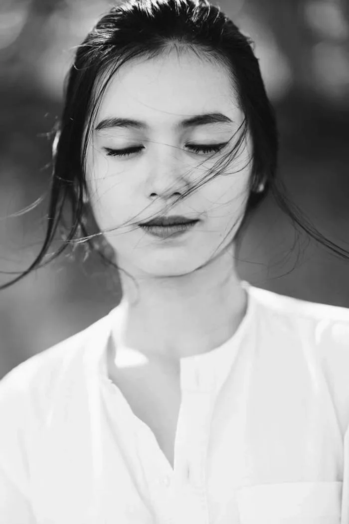Thiếu nữ “gieo thương nhớ” với chùm ảnh chân dung đen trắng | Báo Dân trí