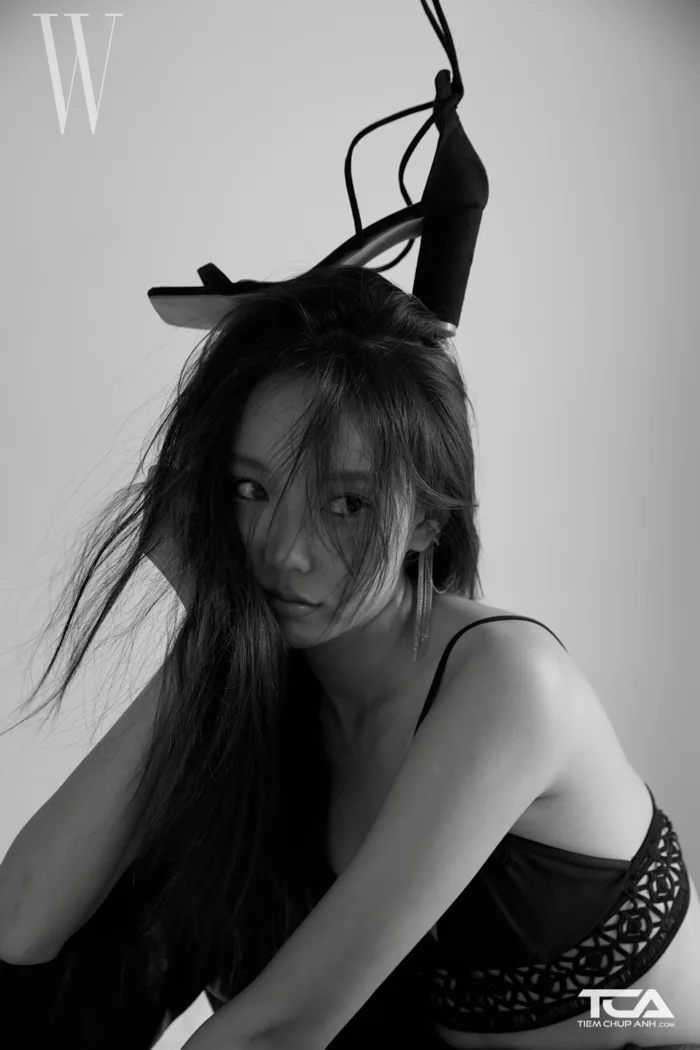 10+ concept chụp ảnh đen trắng nghệ thuật gây bão tik tok hiện nay
