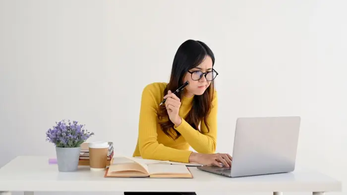 Hình ảnh gái xinh đeo kính dễ thương và duyên dáng nhất