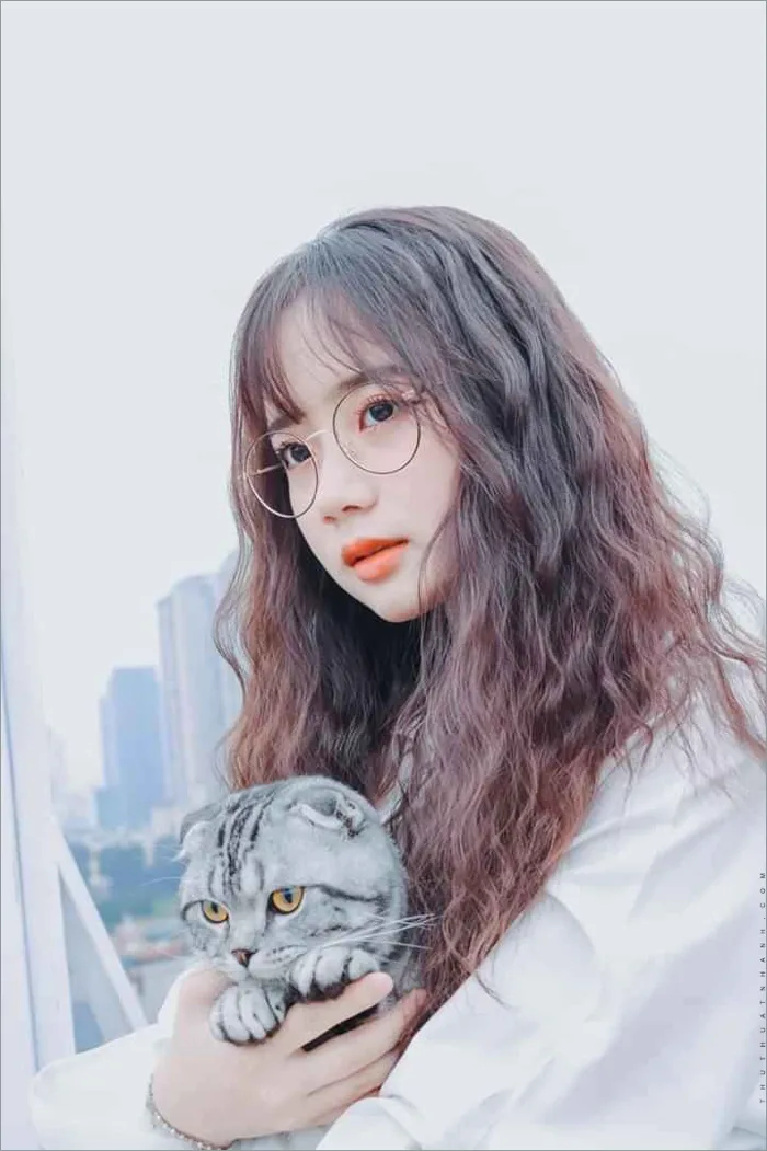 Ảnh Gái Xinh Tóc Dài Đeo Kính Cool Ngầu, Cute Hạt Me