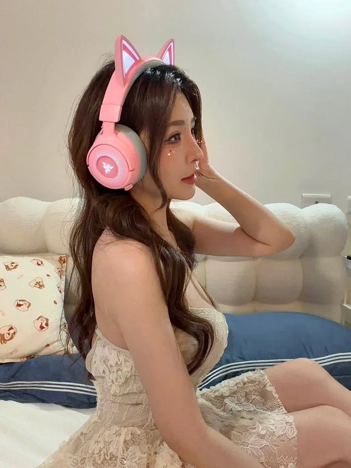 Quảng cáo tai nghe nhưng 