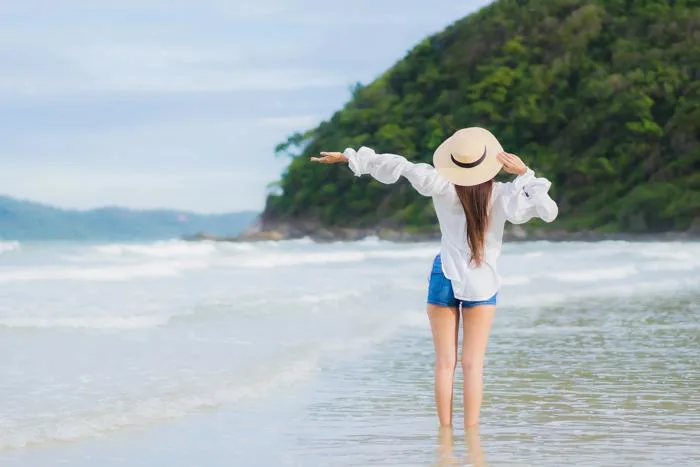 Hướng Dẫn Tạo Dáng Chụp Ảnh Đi Biển Cho Nữ Đẹp Mê