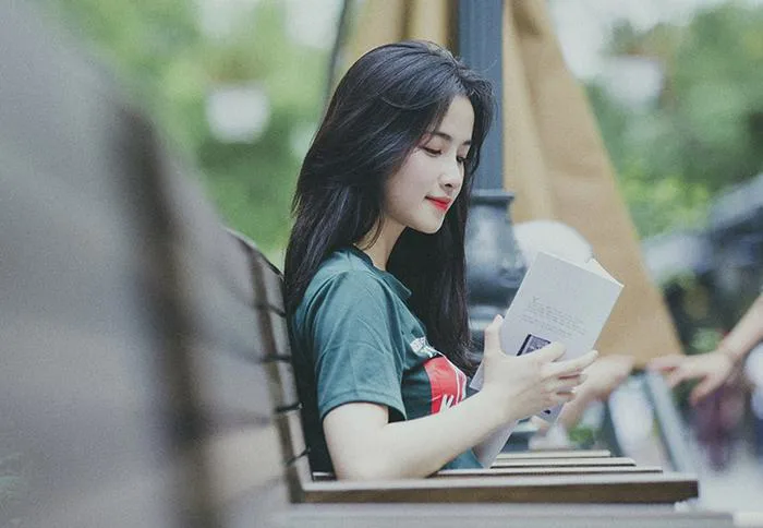 Thiên thần mê đọc sách