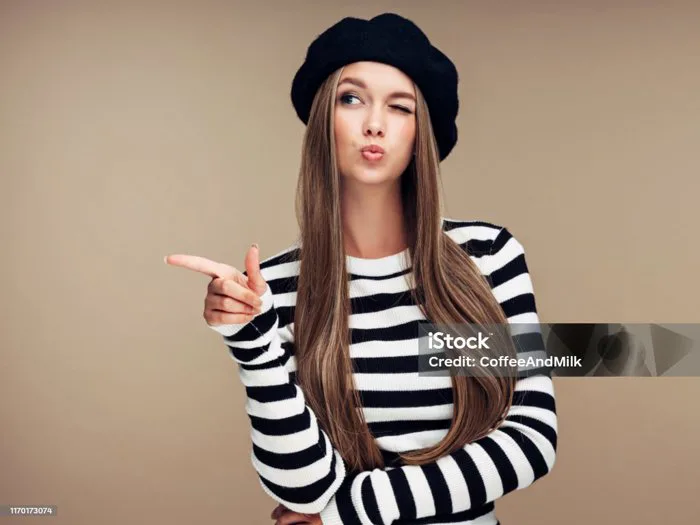 Người Phụ Nữ Pháp Xinh Đẹp Đội Mũ Nồi Đen Hình ảnh Sẵn có - Tải xuống Hình  ảnh Ngay bây giờ - Chân dung - Hình ảnh, Nháy mắt - Biểu