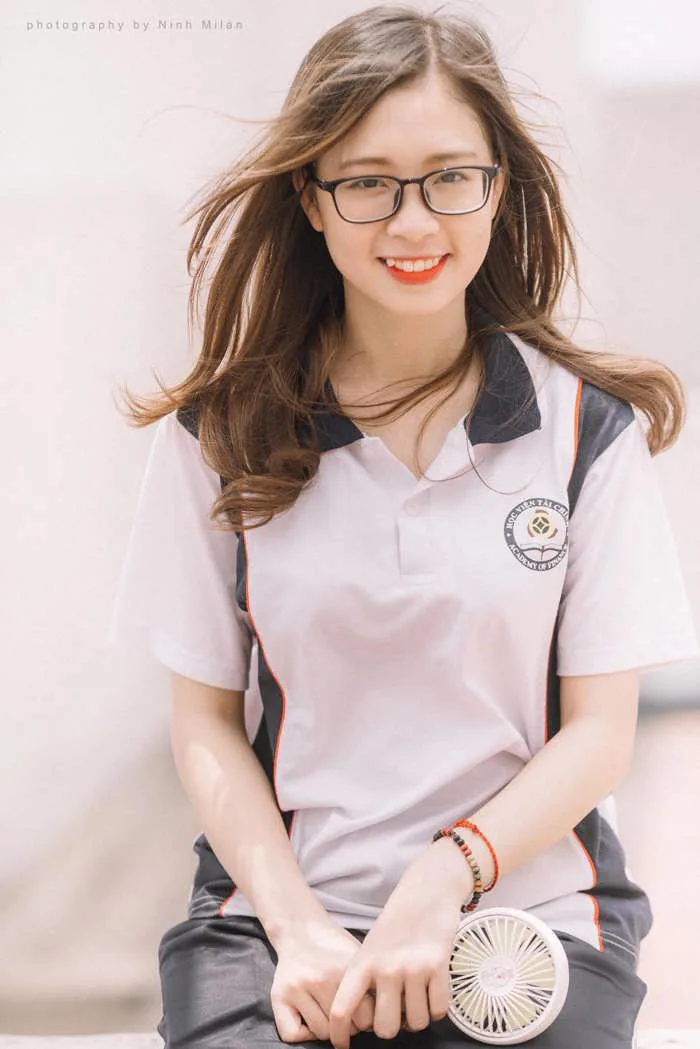 Loạt ảnh dàn nữ sinh diện đồng phục trường vẫn nổi bần bật: Một khi đã đẹp  phải đẹp bất chấp!