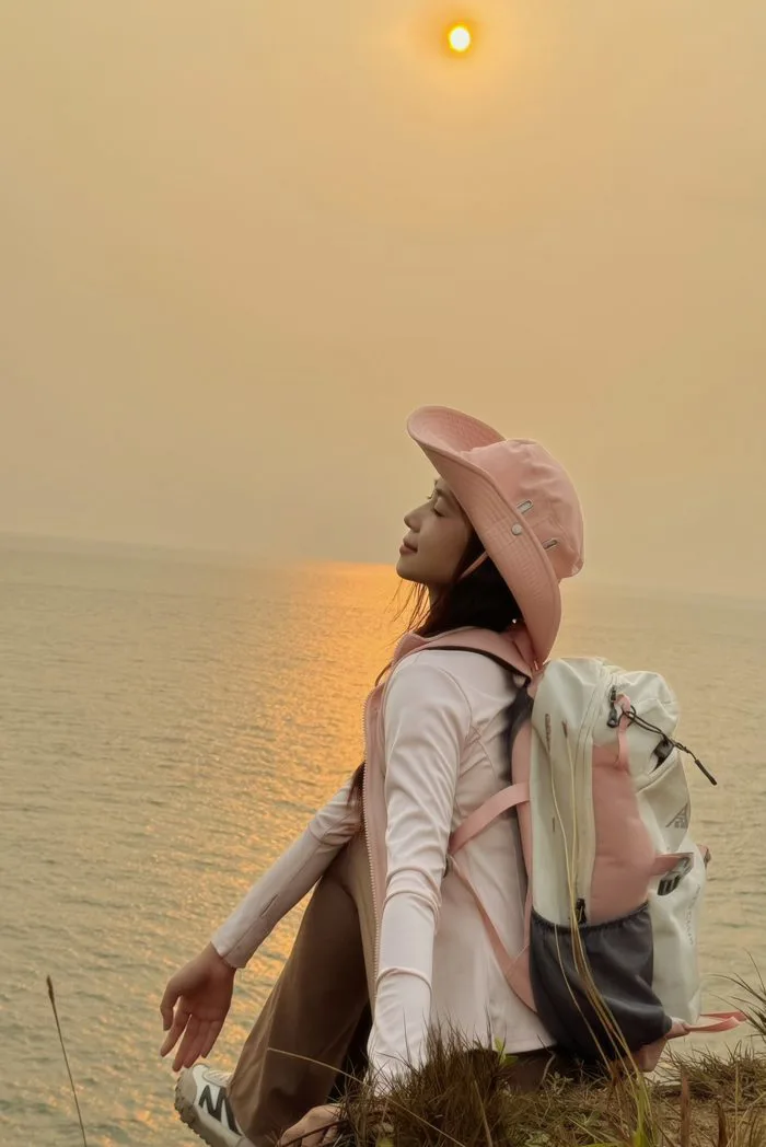 Mê mẩn với bộ ảnh Trekking đẹp như phim của hot girl xinh đẹp