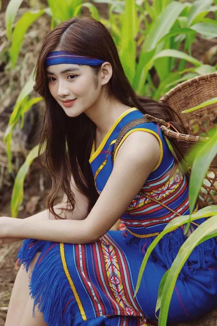 Cô gái Đắk Nông xinh đẹp hút hồn dân mạng là Á khôi Du lịch | Báo Dân trí