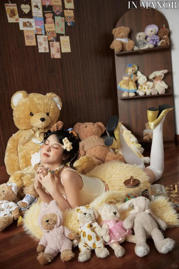 30+ cách tạo dáng chụp ảnh với gấu bông siêu dễ thương cho nàng