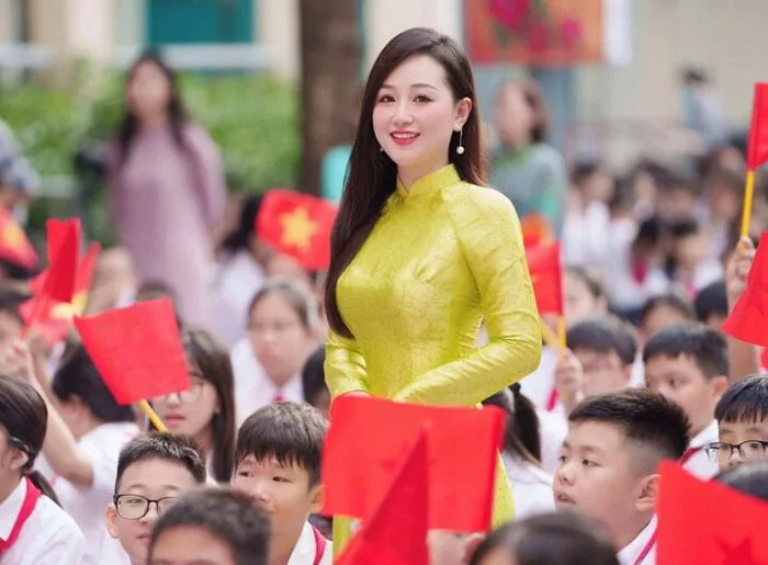 Những cô giáo xinh đẹp gây sốt mạng năm 2023